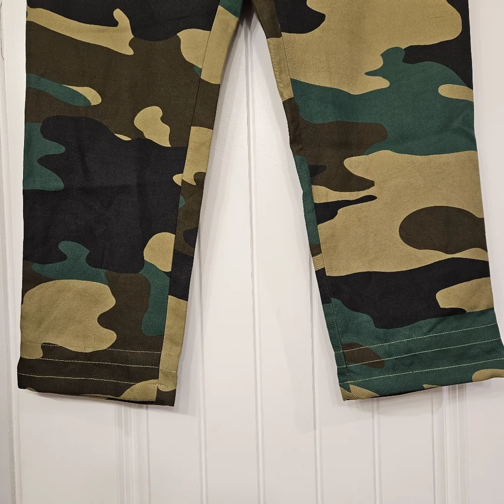 Burberry London Camo High Rise Straight Leg Cropped Pants D-Ring US 6
